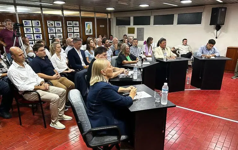 Firmat: Maximino inauguró las Sesiones Ordinarias 2025 del Concejo Municipal