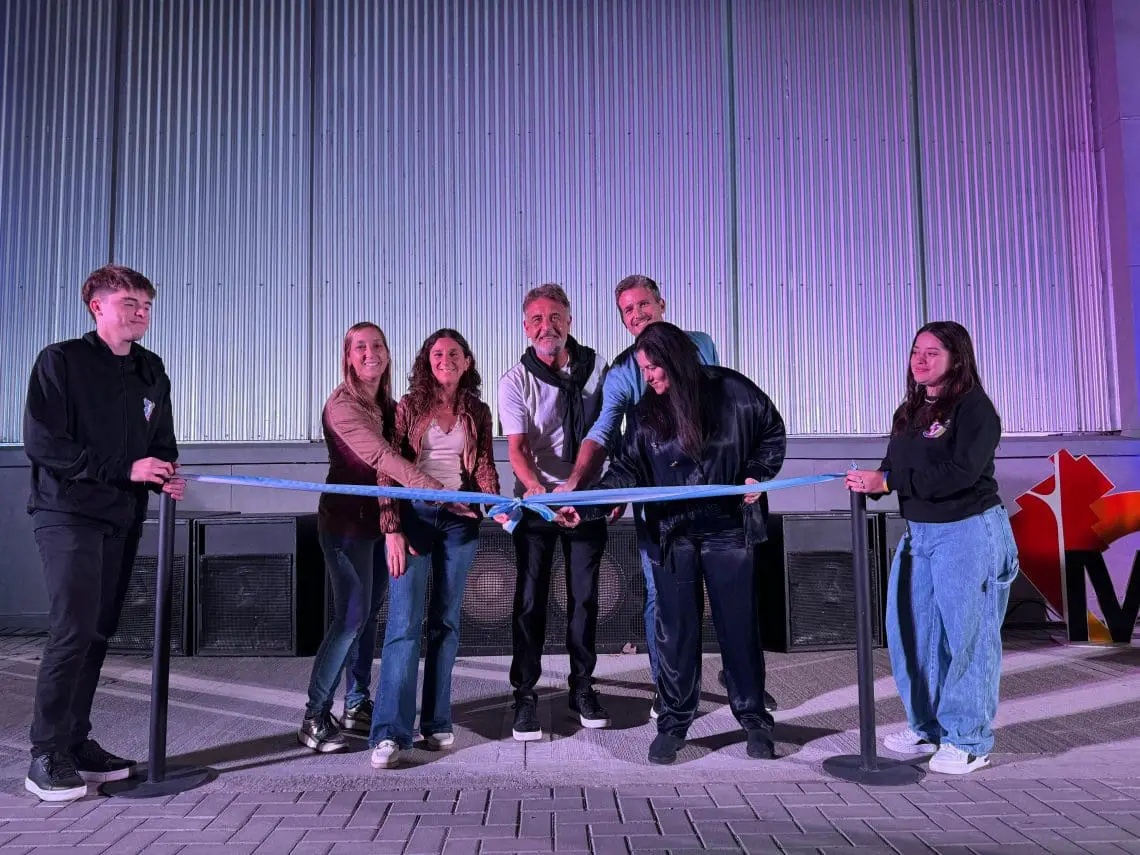 Firmat inauguró el nuevo escenario en el Galpón del Pueblo