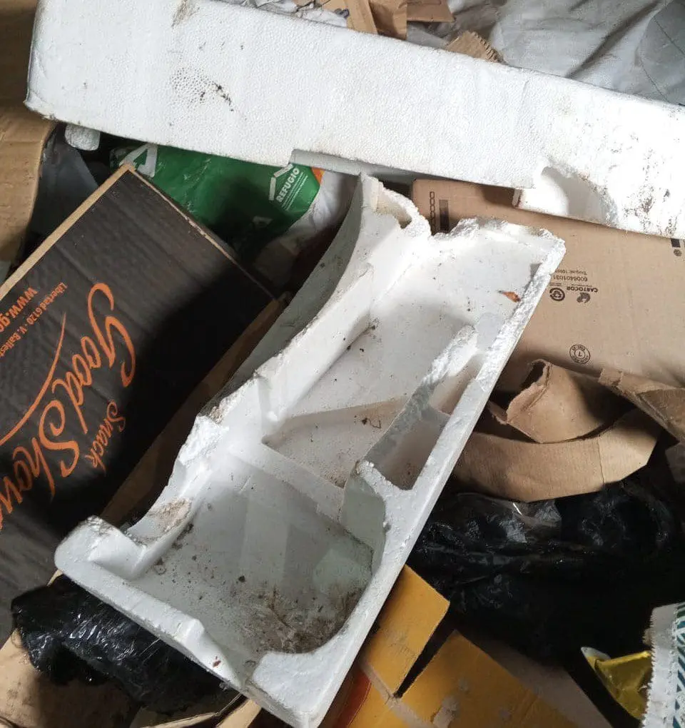 Indignación en Villa Cañás: Puntos Verdes convertidos en mini basurales por la falta de educación