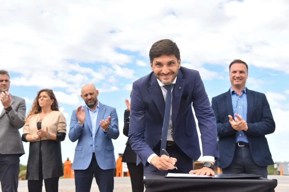 Pullaro inauguró obras viales en General López y anunció el inicio de un gasoducto