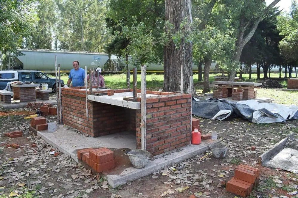 Hughes: Avanza la renovación del Parque de los Parrilleros mediante el programa de Obras Urbanas Hughes: Avanza la renovación del Parque de los Parrilleros mediante el programa de Obras Urbanas