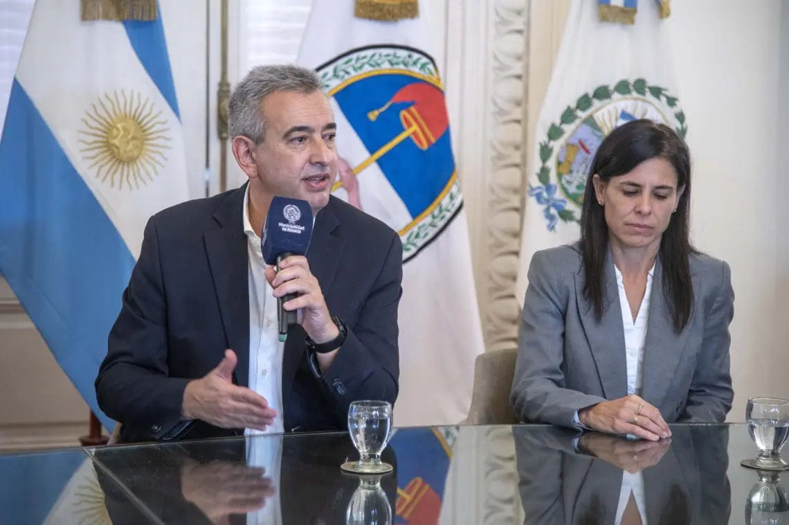 Javkin presentó 11 nuevas medidas de simplificación de trámites, habilitaciones y reclamos