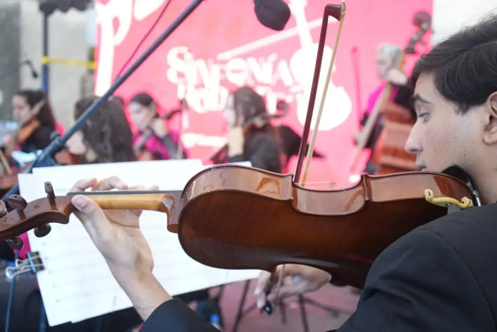 Hughes celebró su 110º Aniversario con la presencia del Gobernador a pura sinfonía