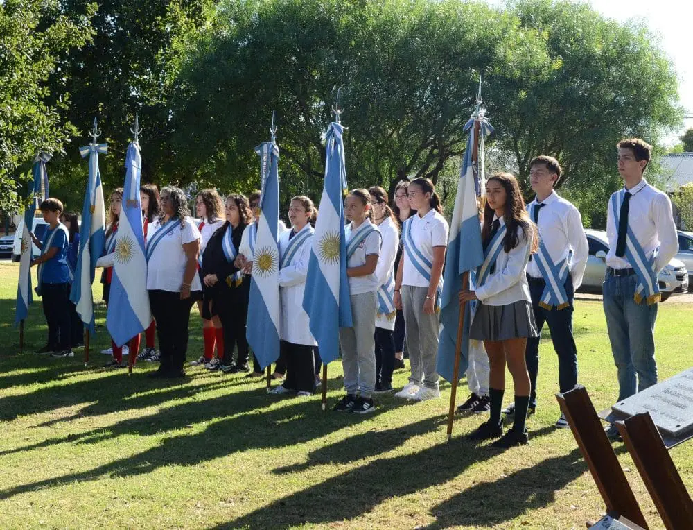 Villa Cañás: Emotivo acto en Homenaje a los Veteranos y Caídos en Malvinas