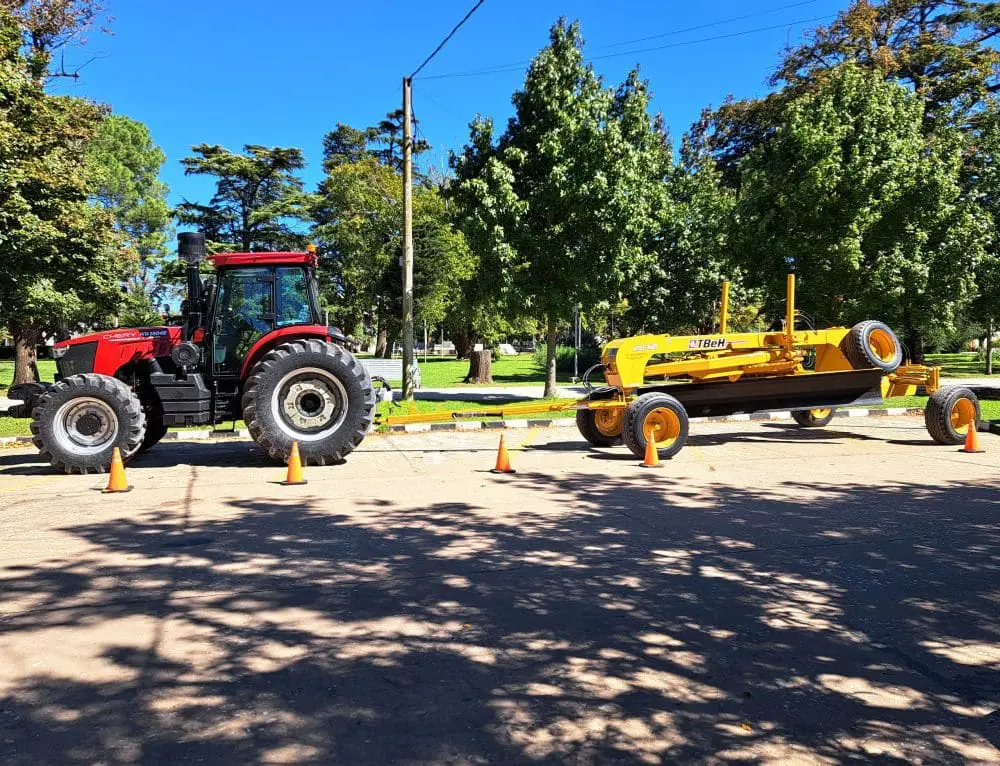 Villa Cañás: El municipio refuerza su flota de maquinaria para el mantenimiento de caminos rurales