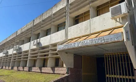 Di Gregorio entregó fondos para obras en escuelas de Santa Isabel y Melincué