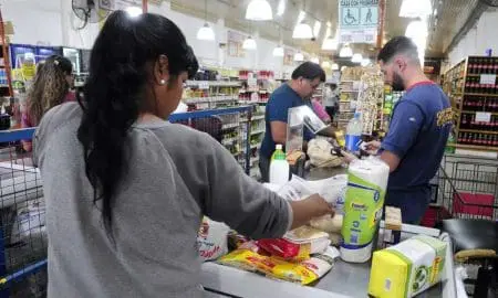 Endeudarse para comer: La nueva rutina de las familias argentinas
