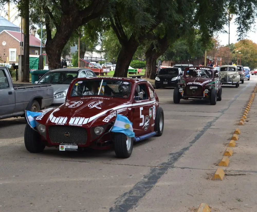 Villa Cañás: Quinto encuentro de autos clásicos y antiguos