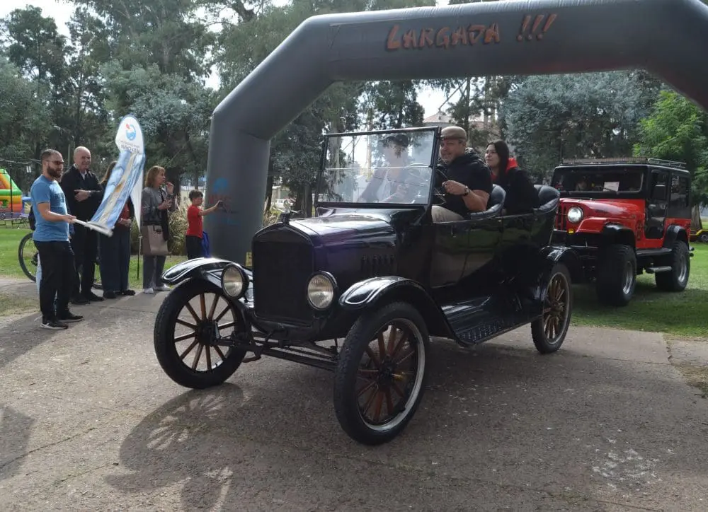 Villa Cañás: Quinto encuentro de autos clásicos y antiguos