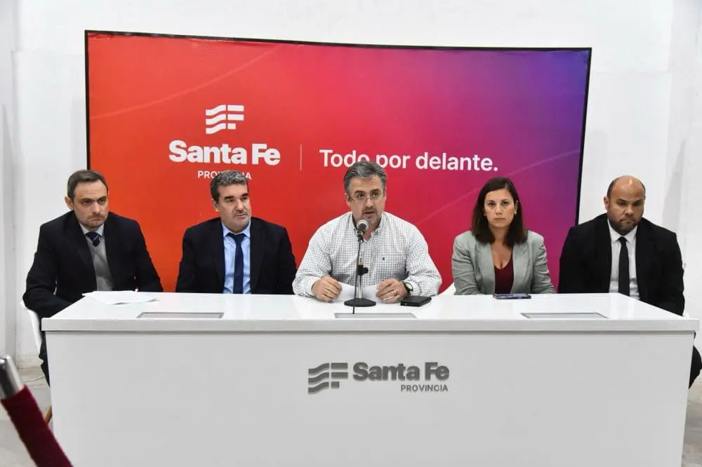 Intervienen la Policía de Rosario: 17 detenidos por malversación de fondos de combustible