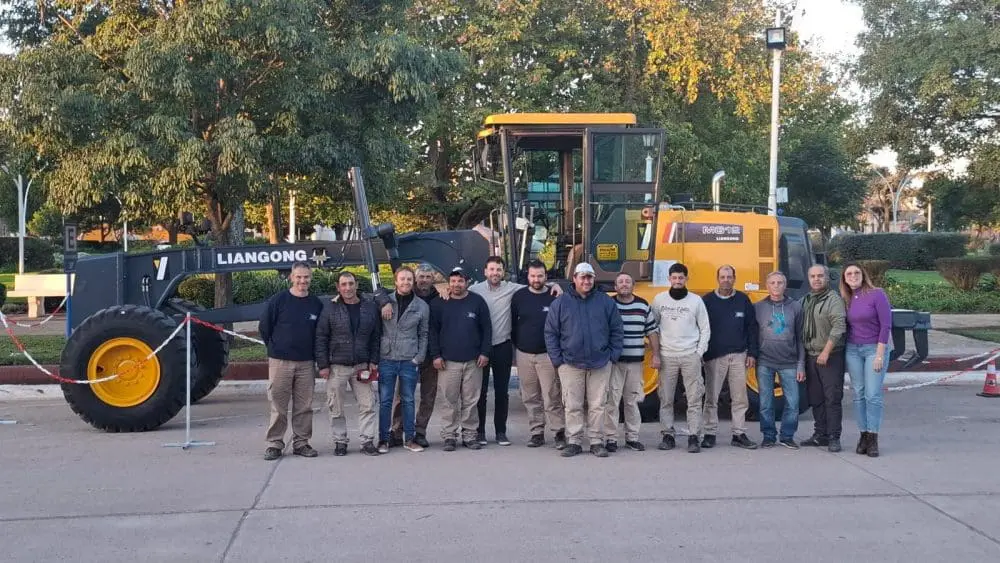 Santa Isabel incorpora una motoniveladora 0 km tras 50 años Santa Isabel incorpora una motoniveladora 0 km tras 50 años