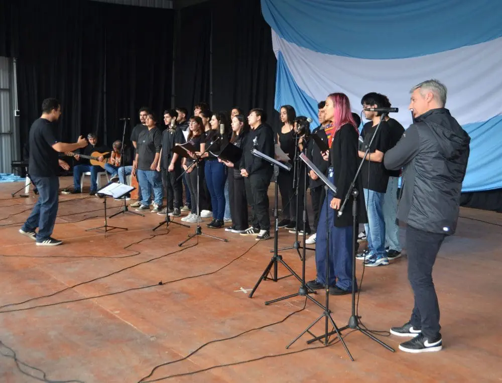 Villa Cañás celebró la Revolución de Mayo y sus 123 Años Villa Cañás celebró la Revolución de Mayo y sus 123 Años