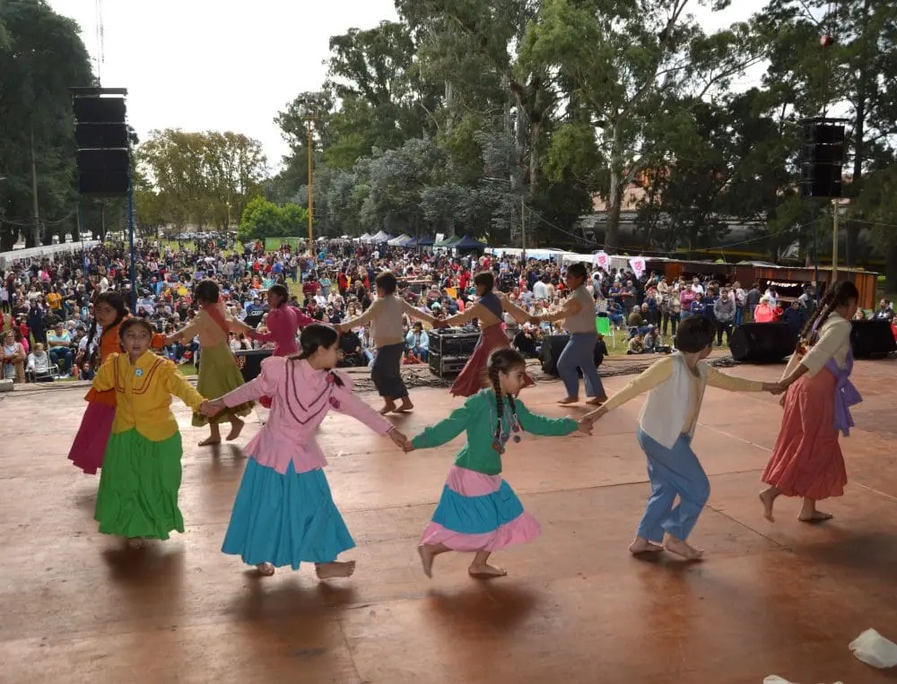 Villa Cañás celebró la Revolución de Mayo y sus 123 Años Villa Cañás celebró la Revolución de Mayo y sus 123 Años