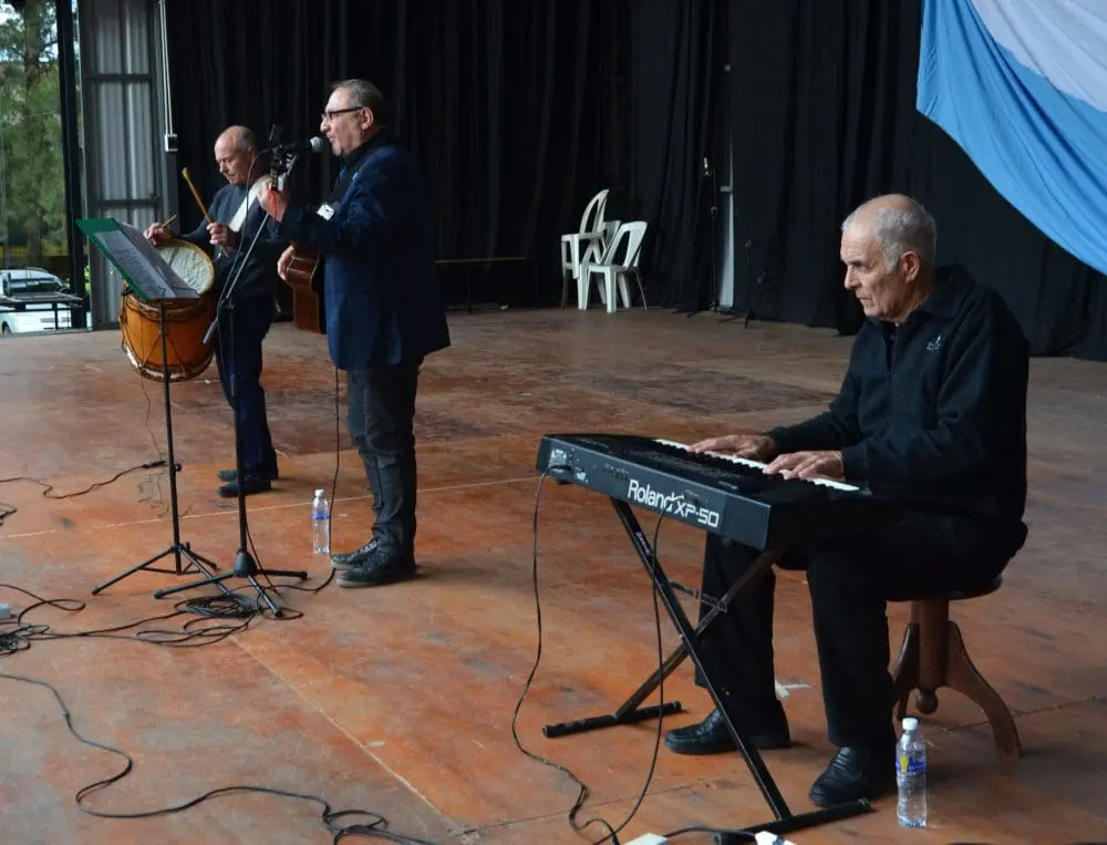 Villa Cañás celebró la Revolución de Mayo y sus 123 Años Villa Cañás celebró la Revolución de Mayo y sus 123 Años