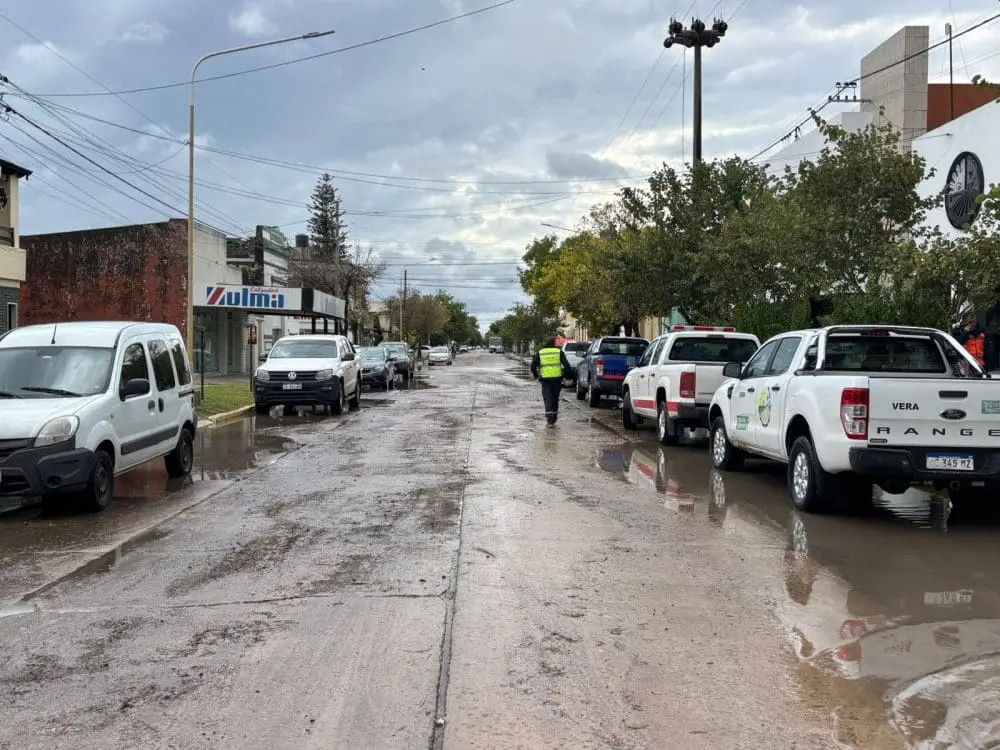 Temporal en Vera: Trabajo previo del Gobierno Provincial y el Municipio permitió el rápido escurrimiento de agua Vera: Trabajo previo del Gobierno Provincial y el Municipio permitió el rápido escurrimiento de agua