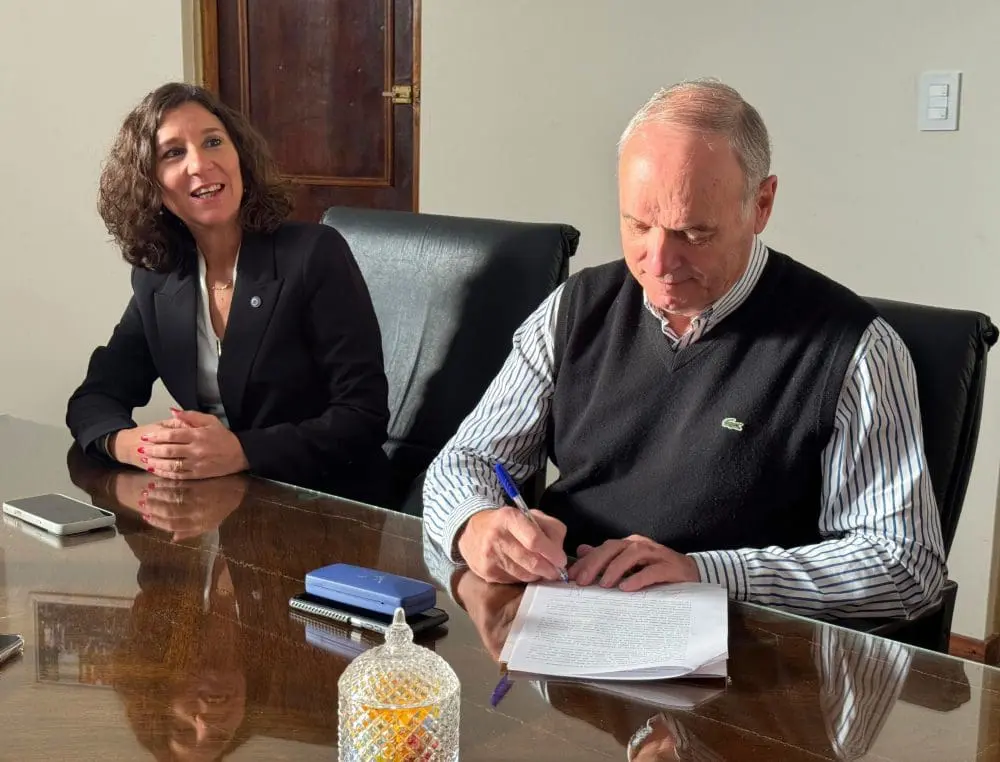 Villa Cañás: El intendente Gizzi firmó convenio para el mejorado de calles