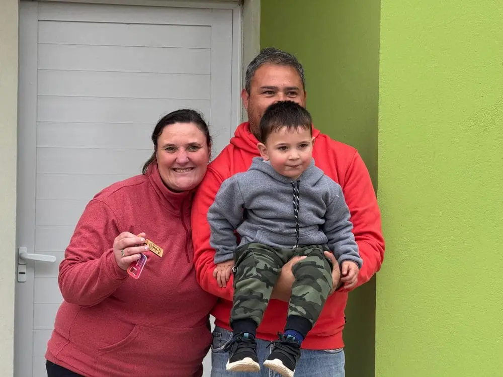 La Chispa: Di Gregorio acompañó la entrega de viviendas