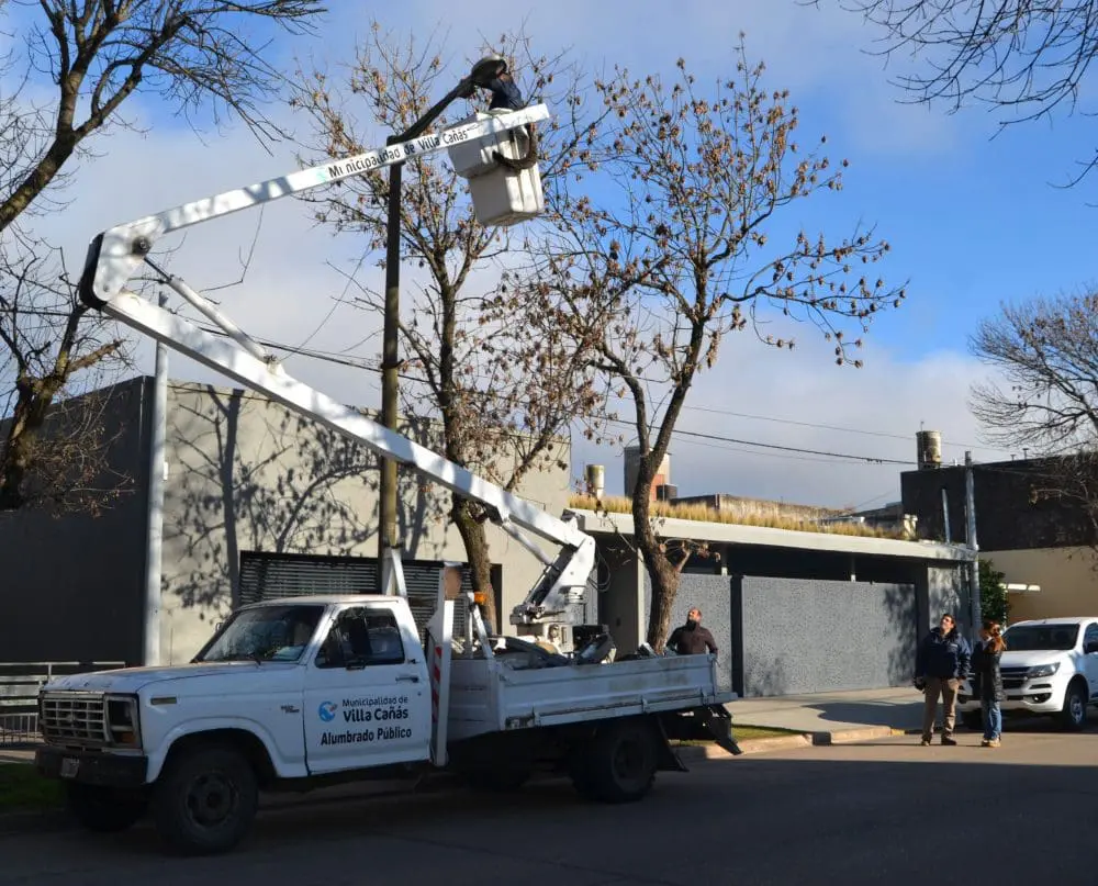 Villa Cañás: Comenzó la tercera etapa de colocación de luminarias LEDs Villa Cañás: Comenzó la tercera etapa de colocación de luminarias LEDs