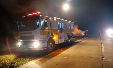 Incendio de vehículo en Ruta Provincial 94 movilizó a Bomberos de Villa Cañás y Teodelina