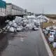 Ruta Nacional 33: Un camión despistó y volcó su carga a la altura del cruce de Elortondo