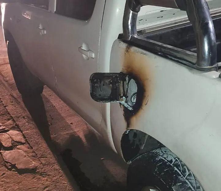 Hughes: Joven demorado por incendiar una camioneta y agredir a policías