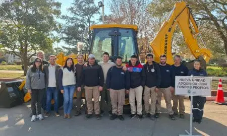 Santa Isabel incorporó una nueva retropala 0 km para reforzar el trabajo comunal