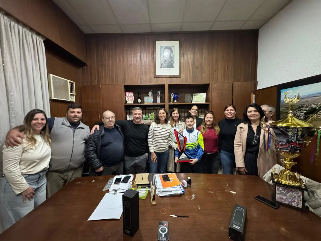 Reconocimiento y becas a deportistas de General López