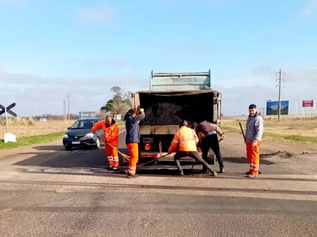 Ante la falta de respuesta de Nación, la Provincia ejecuta obras de emergencia en Ruta 8 y Ruta 14 Ante la falta de respuesta de Nación, la Provincia ejecuta obras de emergencia en Ruta 8 y Ruta 14