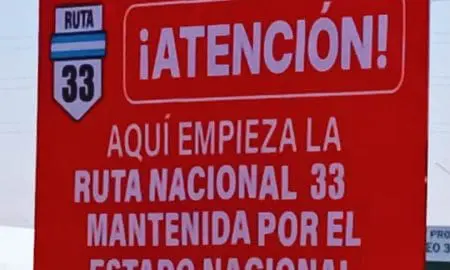 Firmat: Apareció un cartel advirtiendo la responsabilidad del estado de Ruta 33