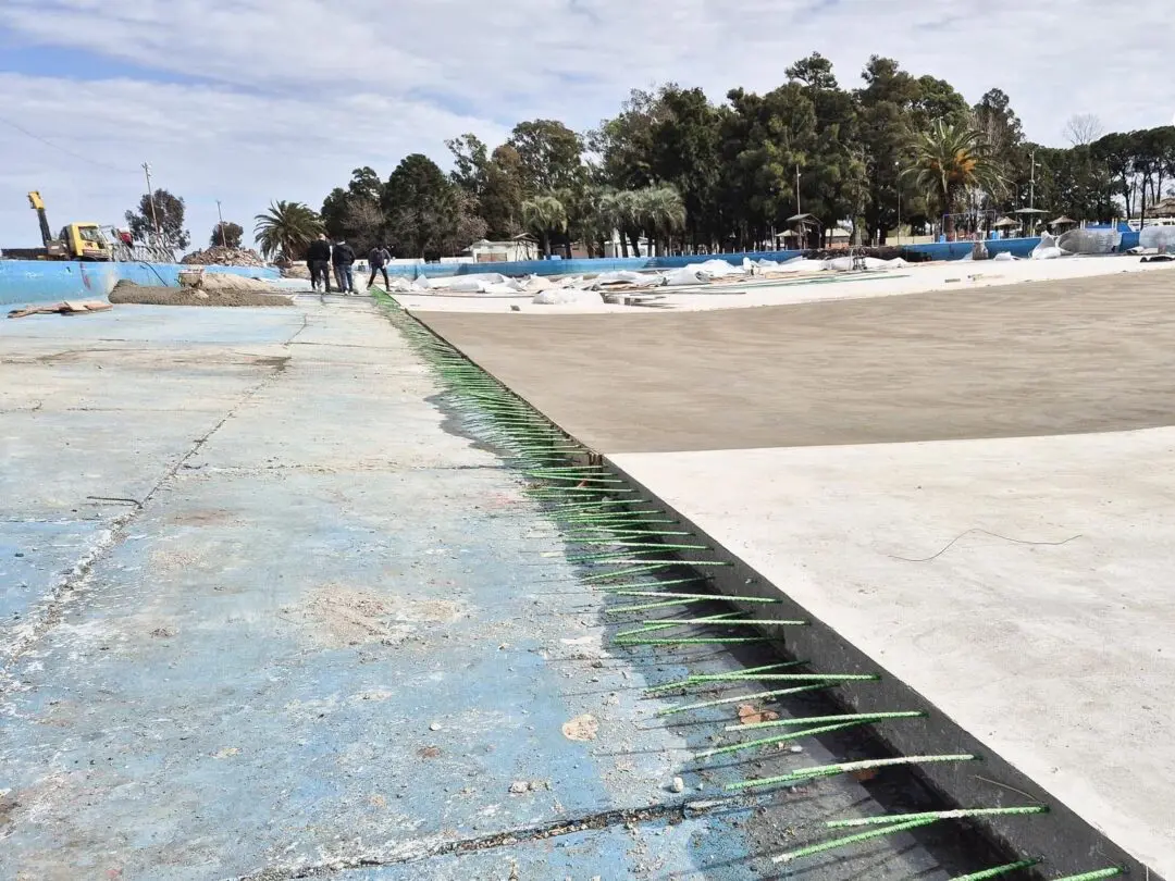 Teodelina: Avanza la remodelación de la pileta del Balneario El Edén