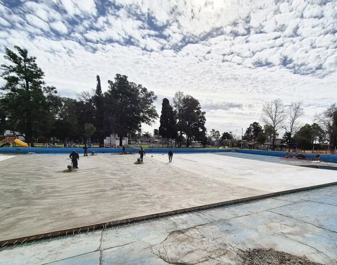 Teodelina: Avanza la remodelación de la pileta del Balneario El Edén
