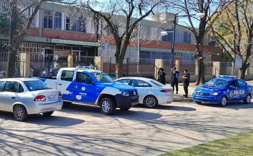 Venado Tuerto: Allanamientos y detención por amenazas de bomba a escuelas