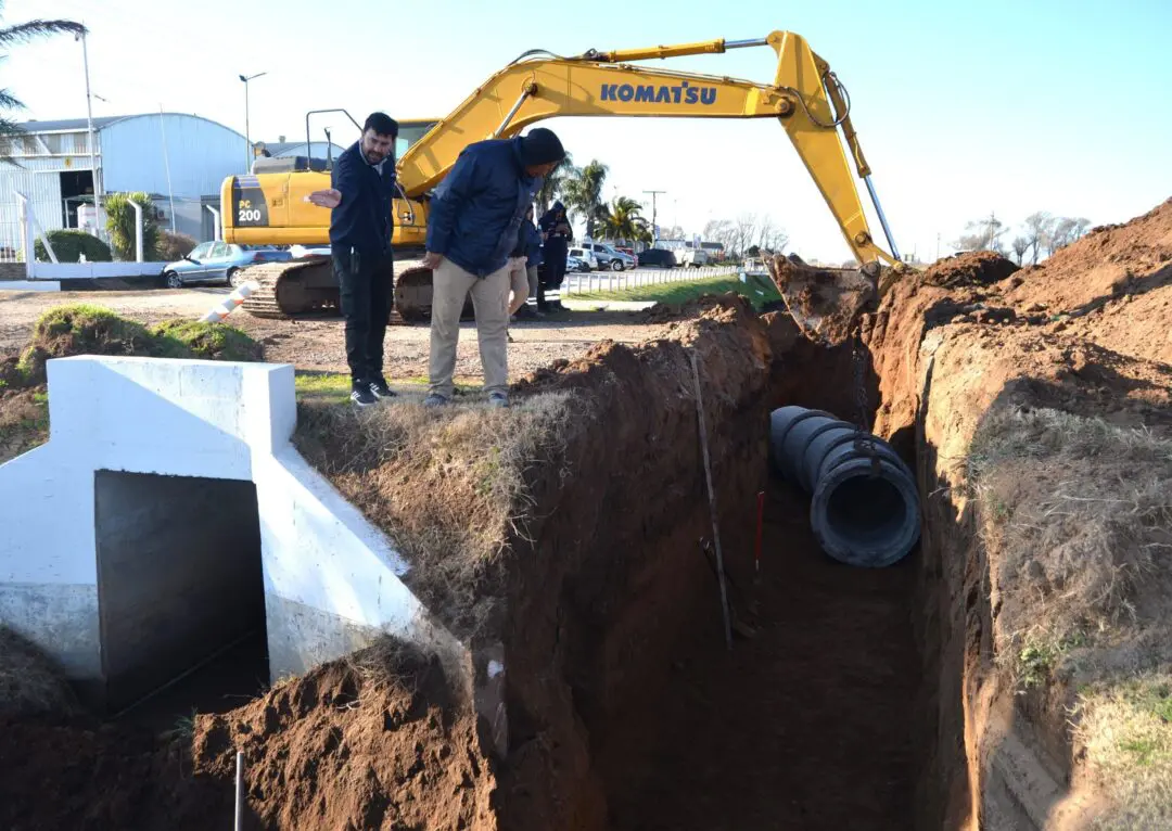 Villa Cañás: El municipio continúa con obras de entubación Villa Cañás: El municipio continúa con obras de entubación