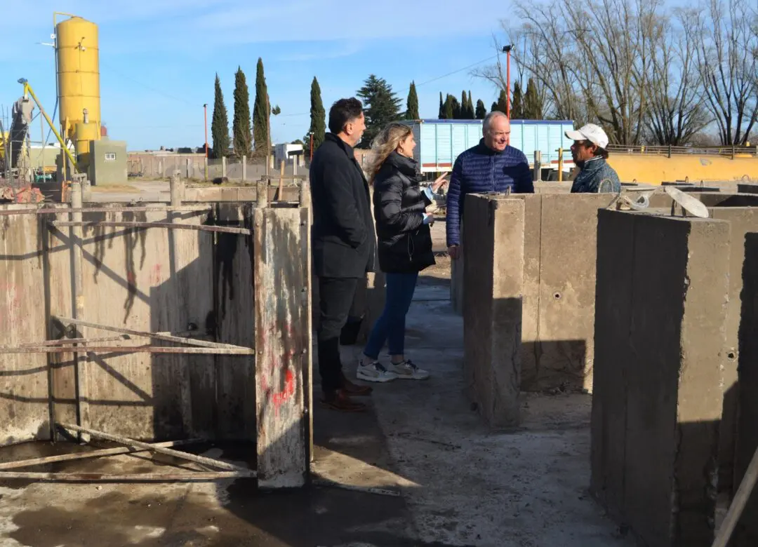 Villa Cañás: El municipio continúa con obras de entubación Villa Cañás: El municipio continúa con obras de entubación