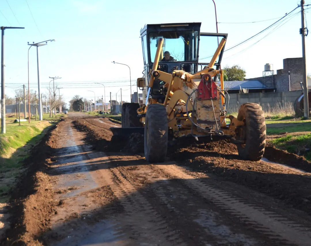 Villa Cañás: Mantenimiento y colocación de piedras en calles de la ciudad