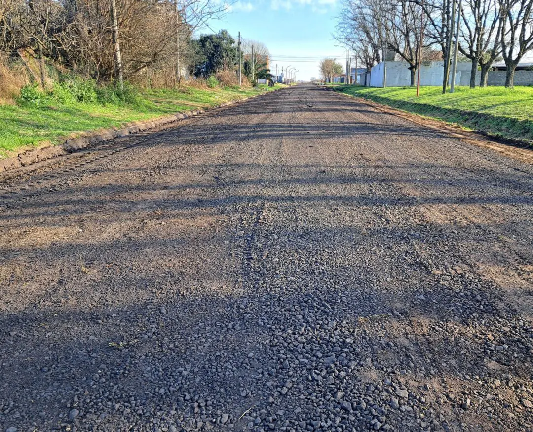 Villa Cañás: Mantenimiento y colocación de piedras en calles de la ciudad Villa Cañás: Mantenimiento y colocación de piedras en calles de la ciudad