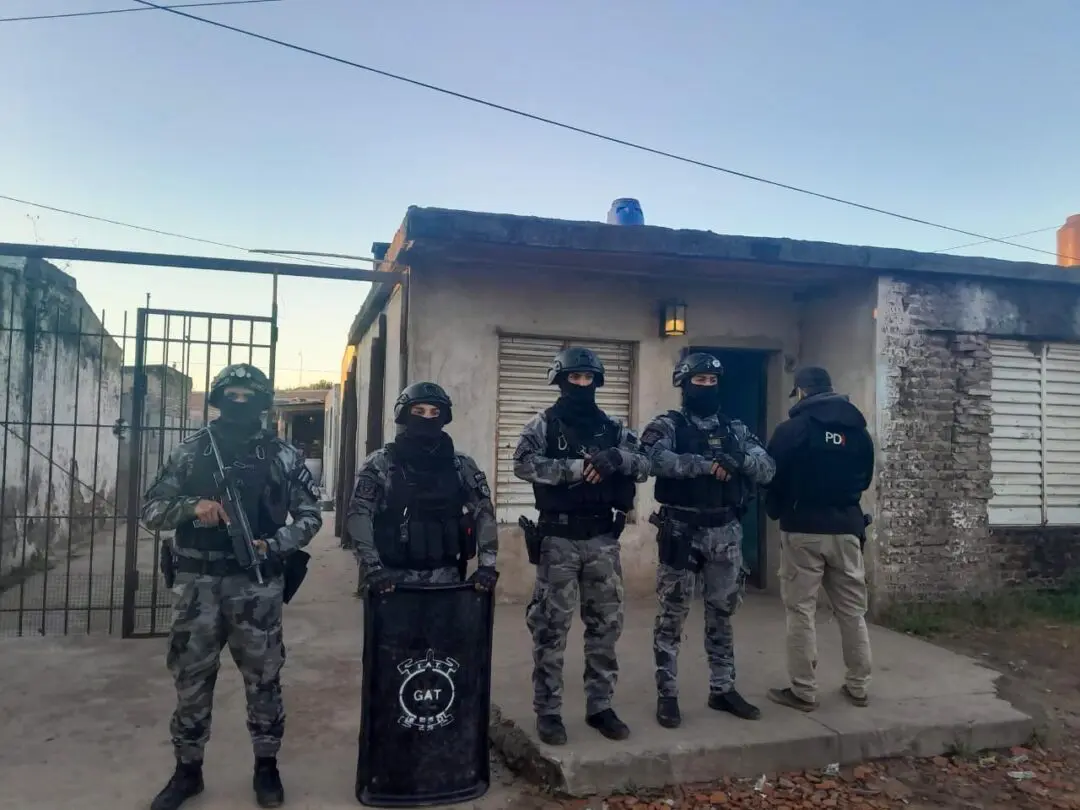Nueve detenidos en allanamientos por microtráfico en Santa Isabel, Venado Tuerto, San Gregorio y Rosario Nueve detenidos en allanamientos por microtráfico en Santa Isabel, Venado Tuerto, San Gregorio y Rosario