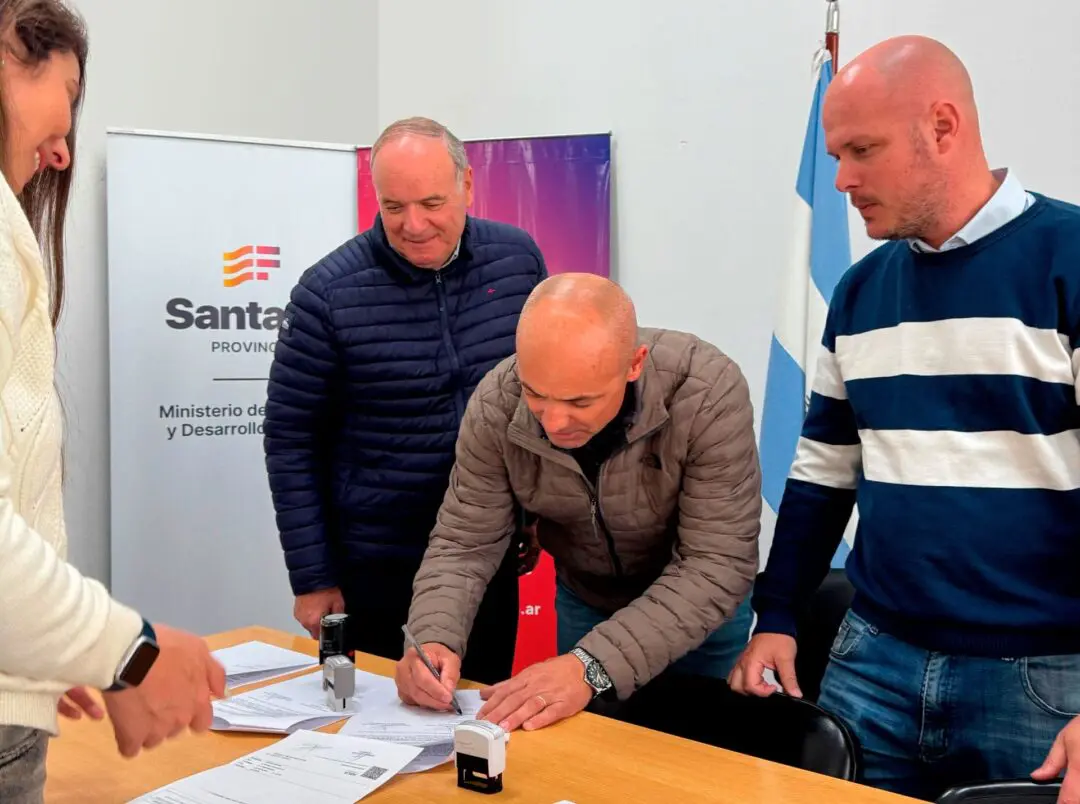 Siete clubes de General López recibieron aportes para refacciones