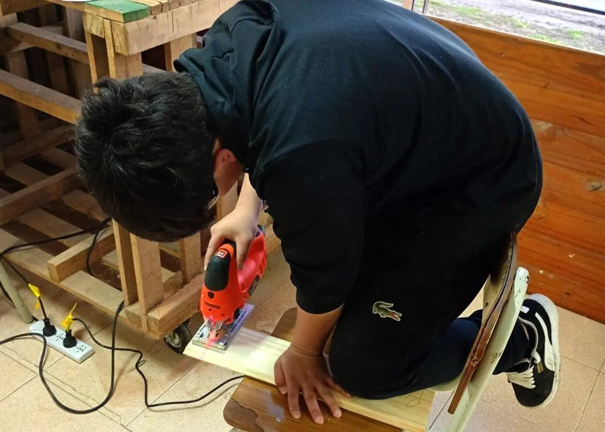 Villa Cañás: Jóvenes participan de un taller de carpintería en el marco del Programa Nueva Oportunidad Villa Cañás: Jóvenes participan de un taller de carpintería en el marco del Programa Nueva Oportunidad