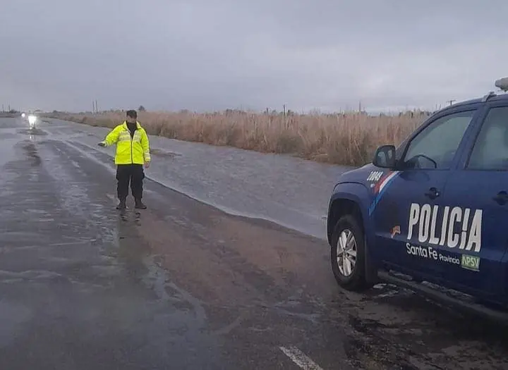 Refuerzan la asistencia en rutas provinciales y nacionales tras las intensas lluvias