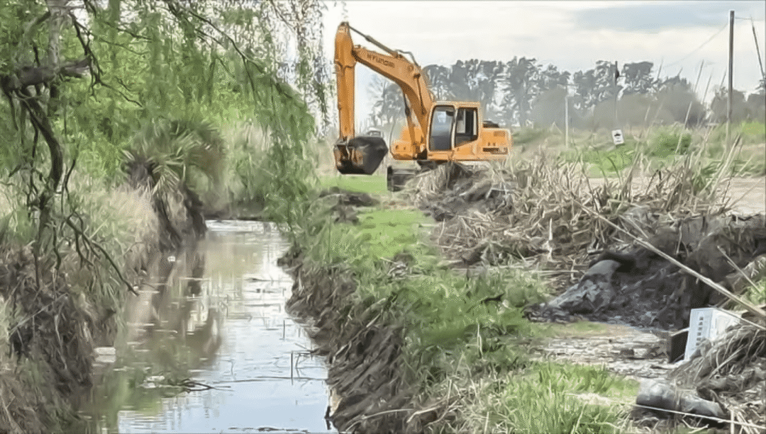 María Teresa: Avanza la limpieza de canales y la reconstrucción de caminos tras la inundación