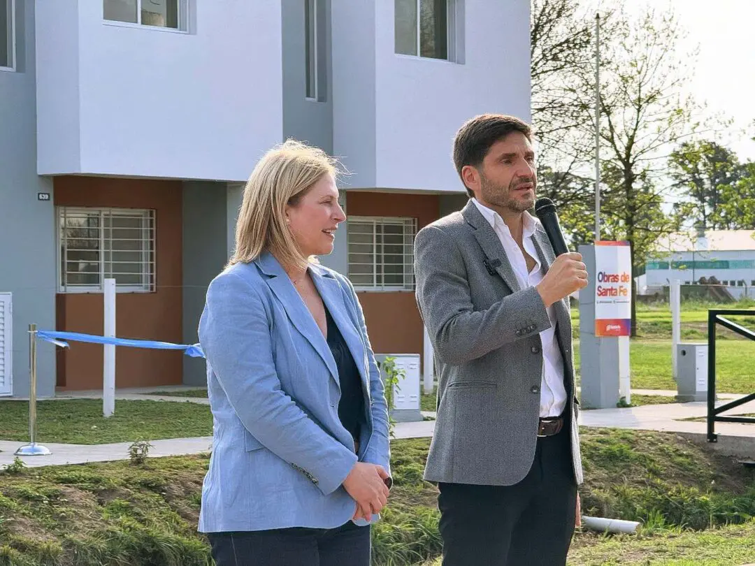 La obra pública trae igualdad: Pullaro y Scaglia en General López entregaron viviendas y prometieron más infraestructura en la región
