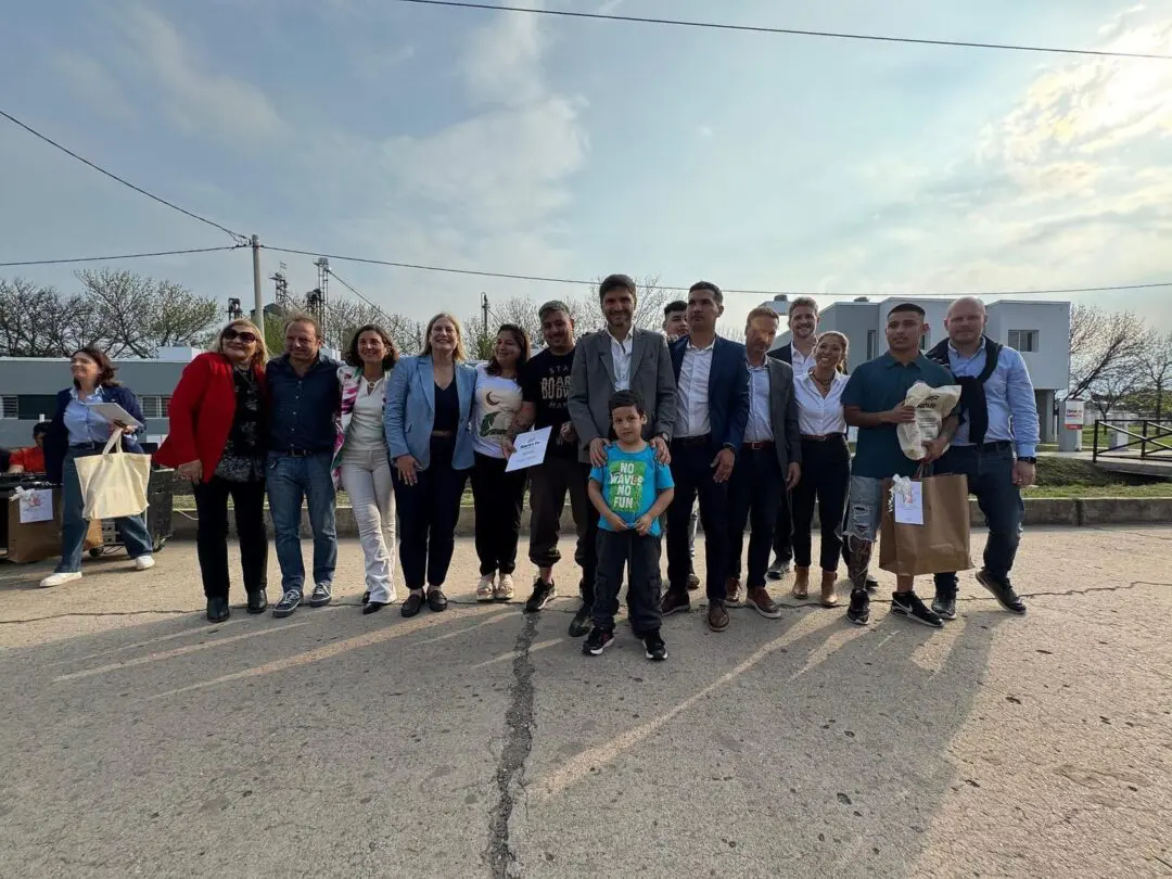 Murphy: Siete familias recibieron sus viviendas y otras siete sus escrituras