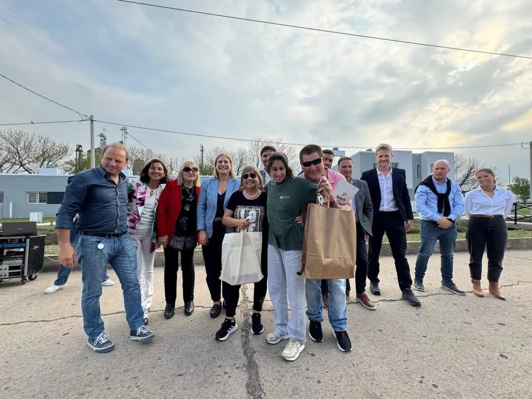 Murphy: Siete familias recibieron sus viviendas y otras siete sus escrituras