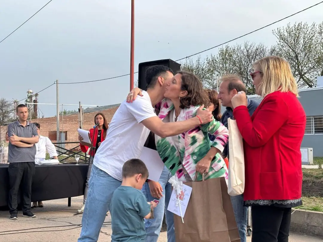 Murphy: Siete familias recibieron sus viviendas y otras siete sus escrituras