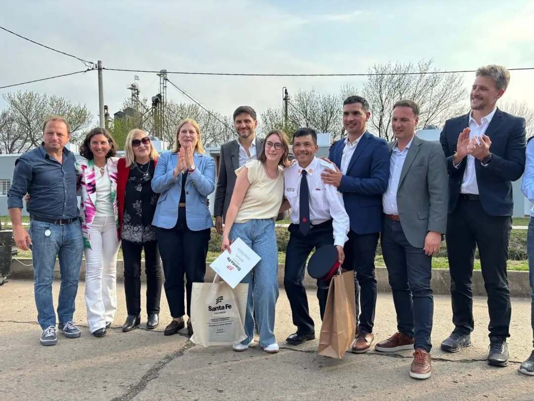 Murphy: Siete familias recibieron sus viviendas y otras siete sus escrituras