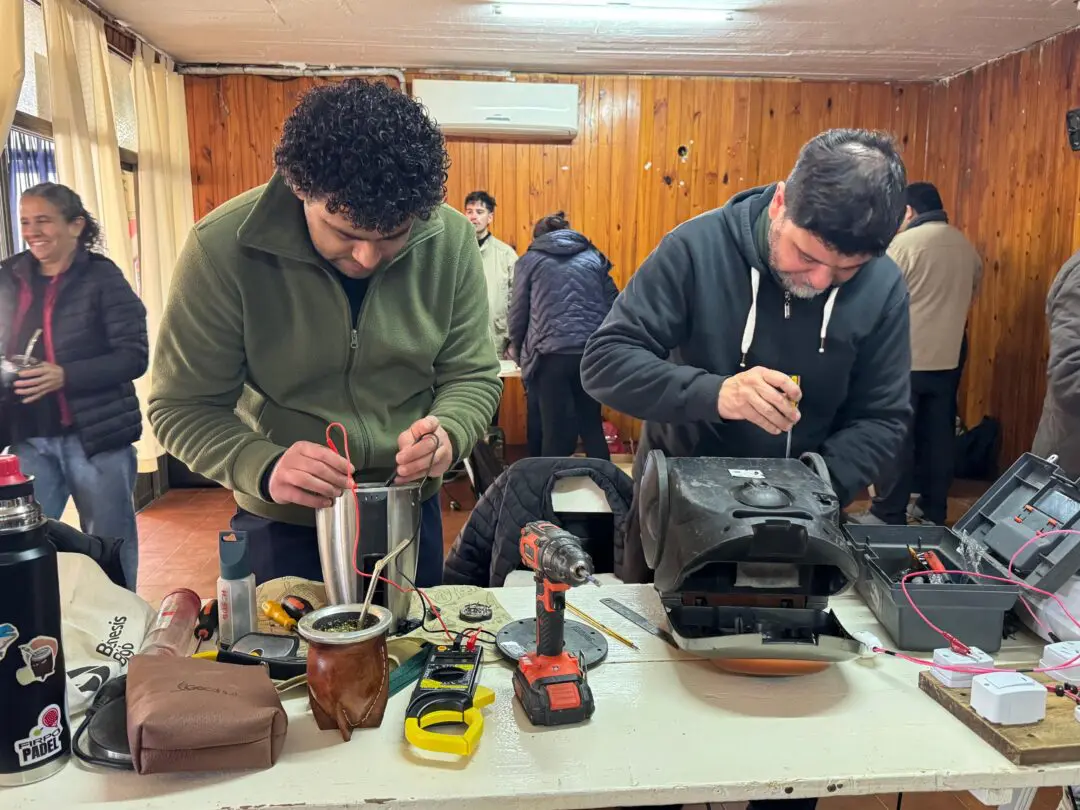 Di Gregorio acompañó el cierre del curso de reparación de electrodomésticos y presentó nueva propuesta