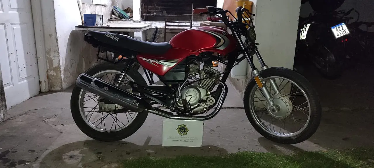 Villa Cañás: Recuperan motocicleta robada y notifican a un joven por encubrimiento