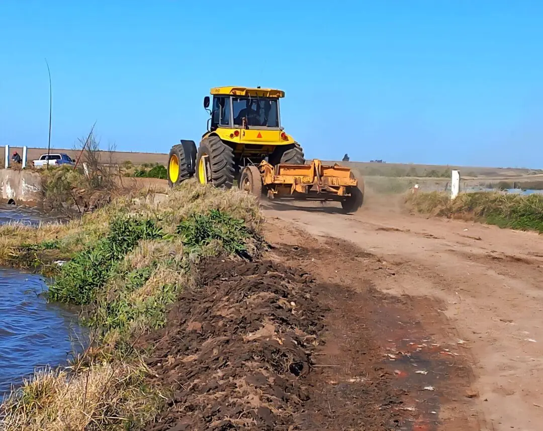 Villa Cañás: El municipio reparó caminos rurales dañados por las lluvias Villa Cañás: El municipio reparó caminos rurales dañados por las lluvias