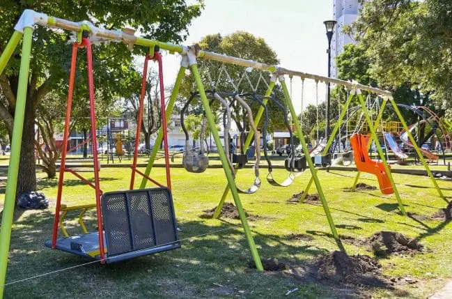 Jugando Juntos: Di Gregorio impulsa un programa de juegos inclusivos en las plazas de la región Jugando Juntos: Di Gregorio impulsa un programa de juegos inclusivos en las plazas de la región